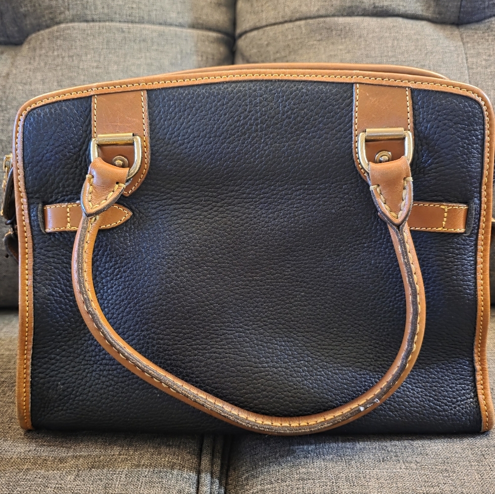 Dooney & Bourke R212 ‘All Weather’ Black-tan Cross-body Zip-top Satchel Handbag - Picture 3 of 12